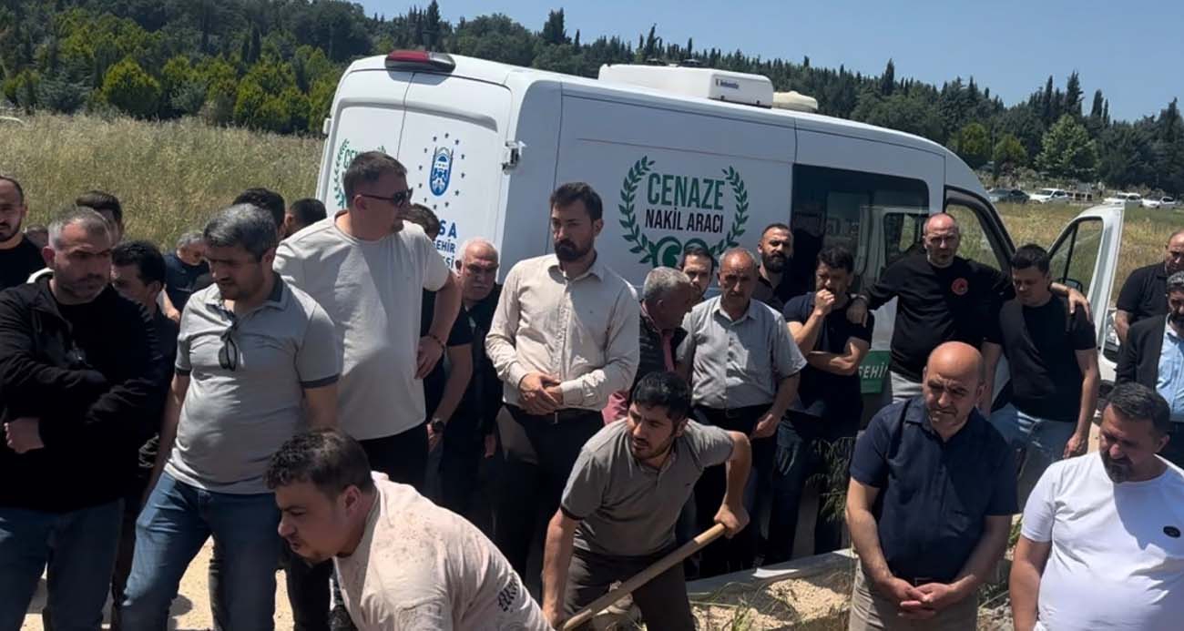 7 yaşındaki Yüsra’nın acı vedası...Hastaneye yürüyerek gitti cenazesi çıktı...