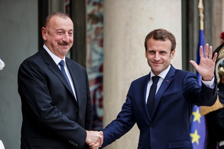 Aliyev, Macron'la Laçın koridorundaki durumu görüştü