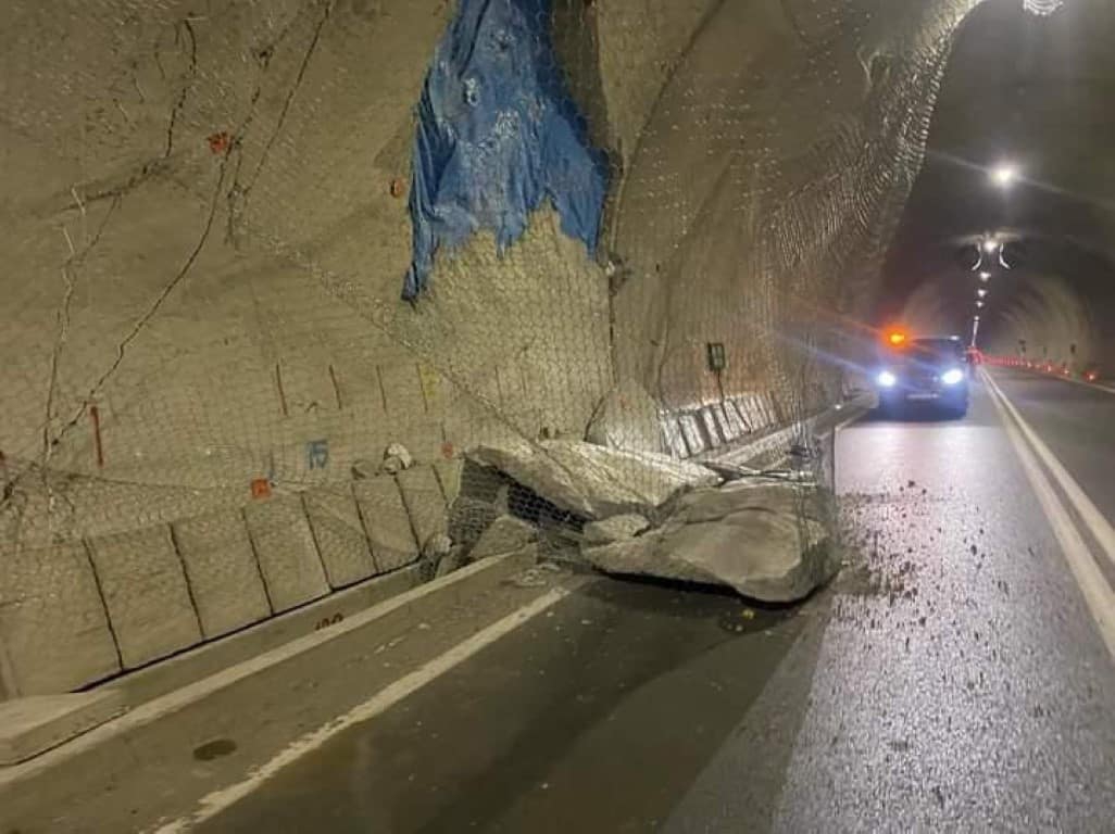 Artvin’de çökme riski bulunan tünelde tehlike her geçen gün artıyor