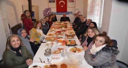 Atatürk Üniversitesi Rektörü Prof Dr Çomaklı, Türk Anneler Derneği üyeleriyle bir araya geldi