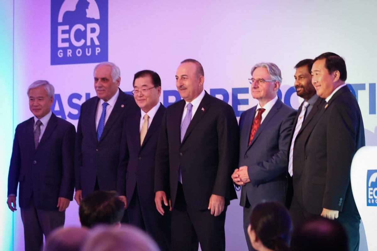 Bakan Çavuşoğlu, Prag'da 4. Asya-Avrupa Siyasi Forumu'na katıldı