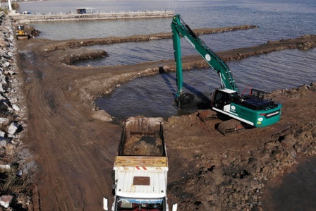 Bakan Kurum: 'Van Gölü'nde bugüne kadar 807 bin metreküp dip çamuru temizliği yapıldı'