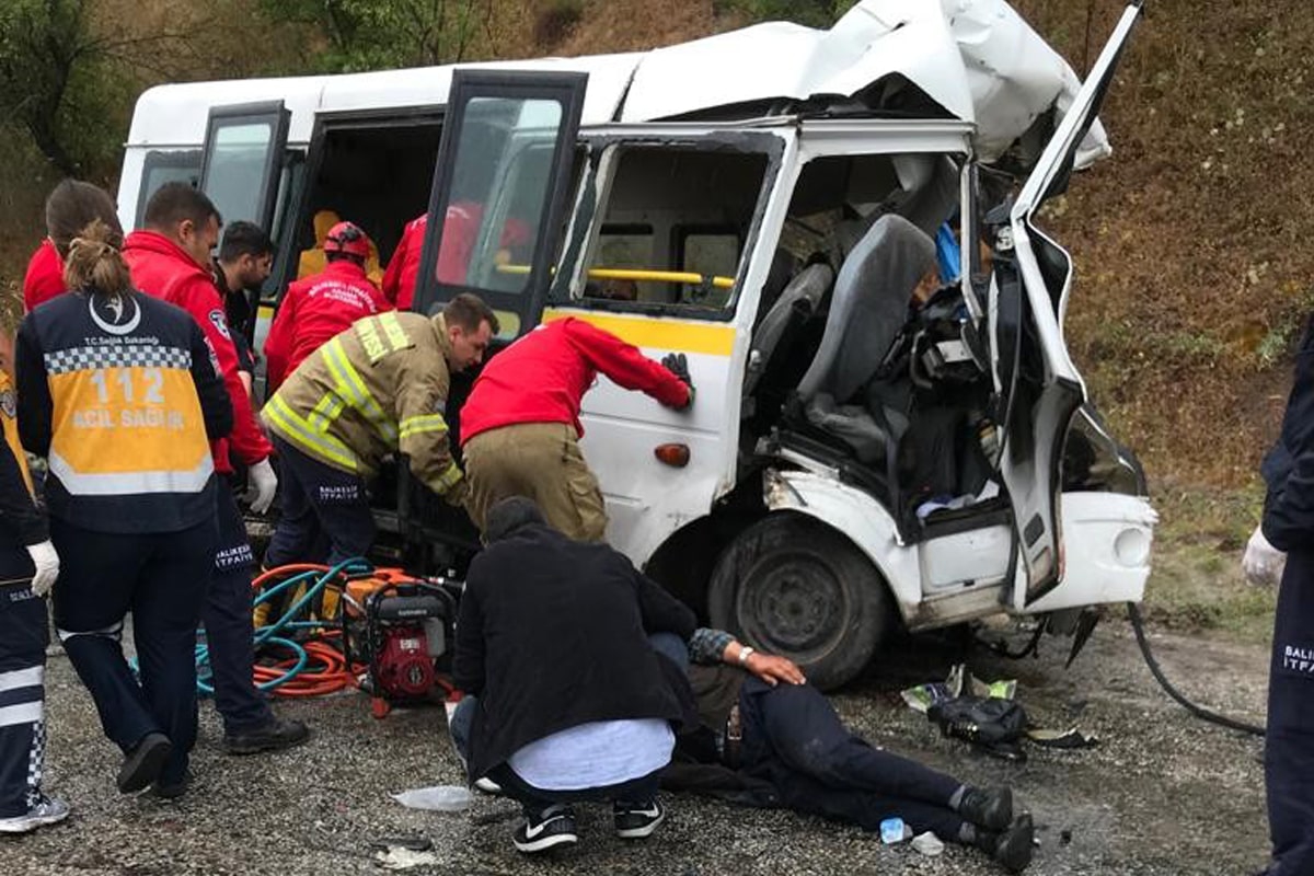 Balıkesir-Kütahya yolunda feci kaza: 6 ölü, 12 yaralı