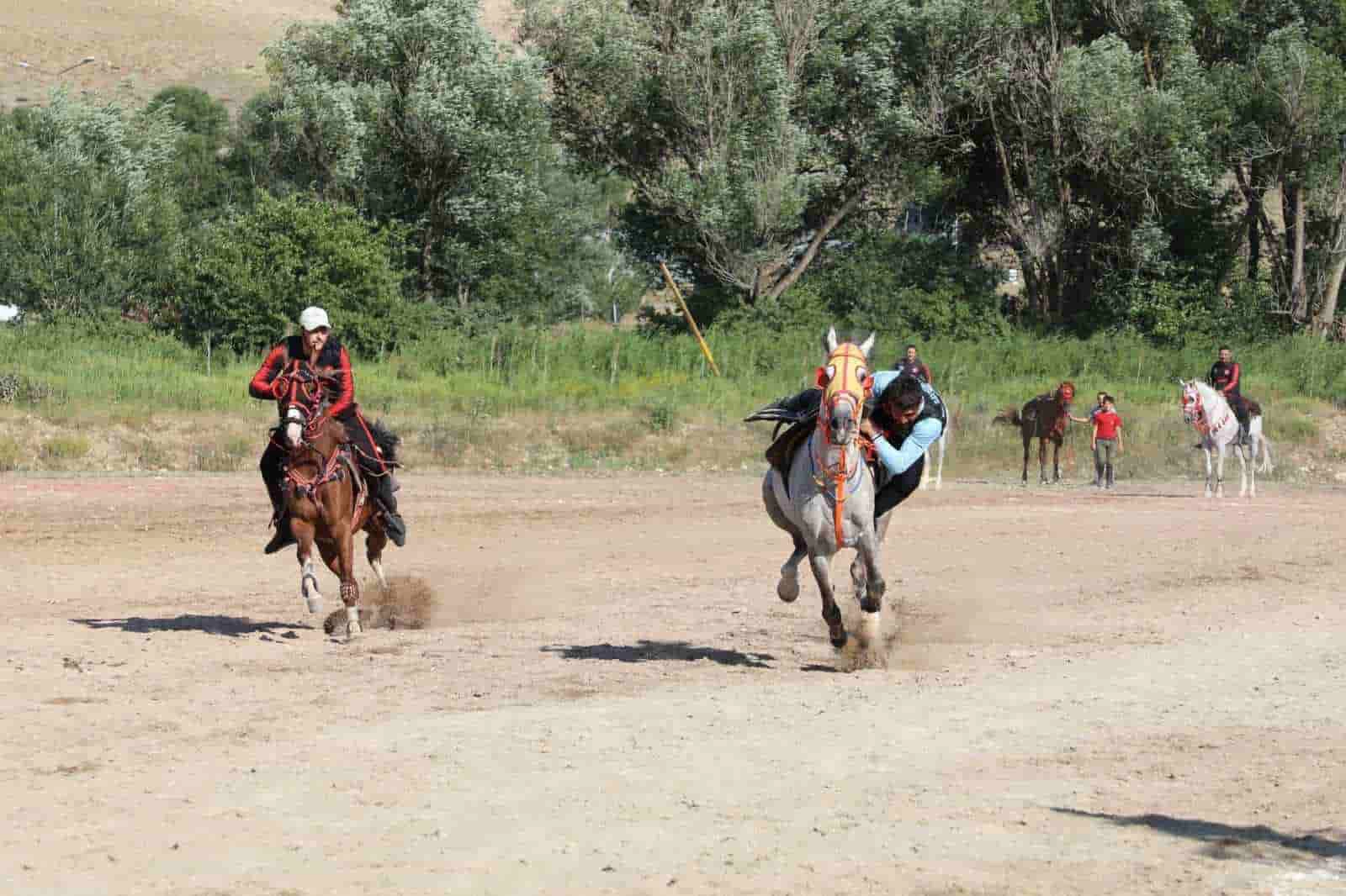 Bayburt’ta ’Dede Korkut Cirit Müsabakası’ düzenlendi