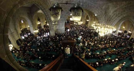 Bin bir hatim duası için vatandaşlar camiye akın etti