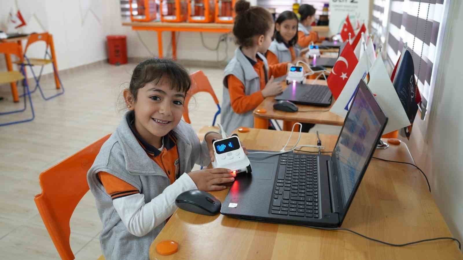 Bu ilçedeki çocukların yarısı robotik kodlama ve yazılım öğrendi.