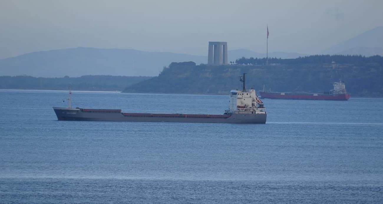 Çanakkale Boğazı’nda makine dairesinde yangın çıkan gemi Karanlık Liman’a demirletildi