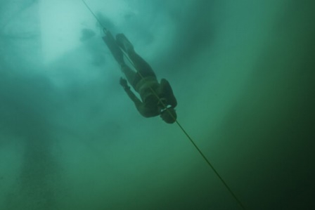Çek serbest dalgıç, tek nefeste 52,1 metreye dalarak dünya rekoru kırdıÇek serbest dalgıç, tek nefeste 52,1 metreye dalarak dünya rekoru kırdı