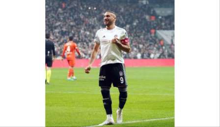 Cenk Tosun: 'Beşiktaş'ta kalıyorum'