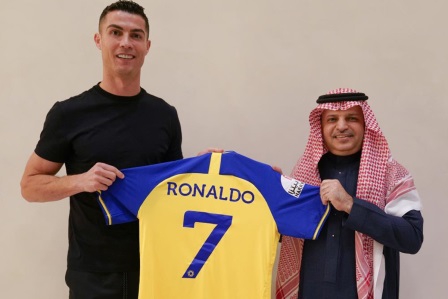 Cristiano Ronaldo resmen Al Nassr'da