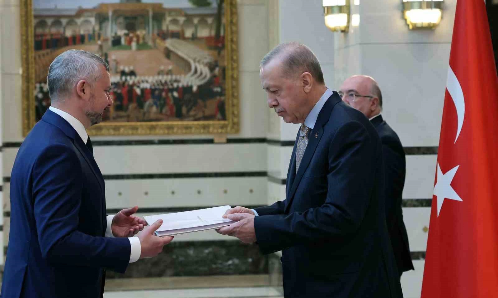 Cumhurbaşkanı Erdoğan’a 5 ülkenin büyükelçisinden güven mektubu