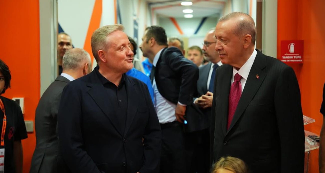 Cumhurbaşkanı Erdoğan, Başakşehir takımını soyunma odasında tebrik etti