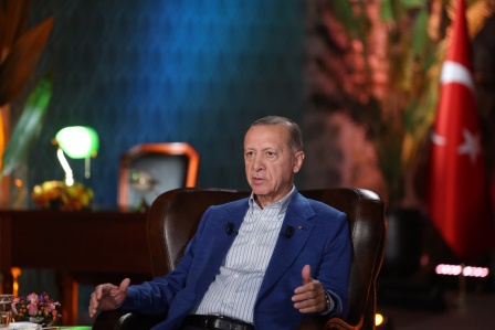 Cumhurbaşkanı Erdoğan: 'Siyaseti hizmet yarışına değil adeta at pazarına çevirdiler'