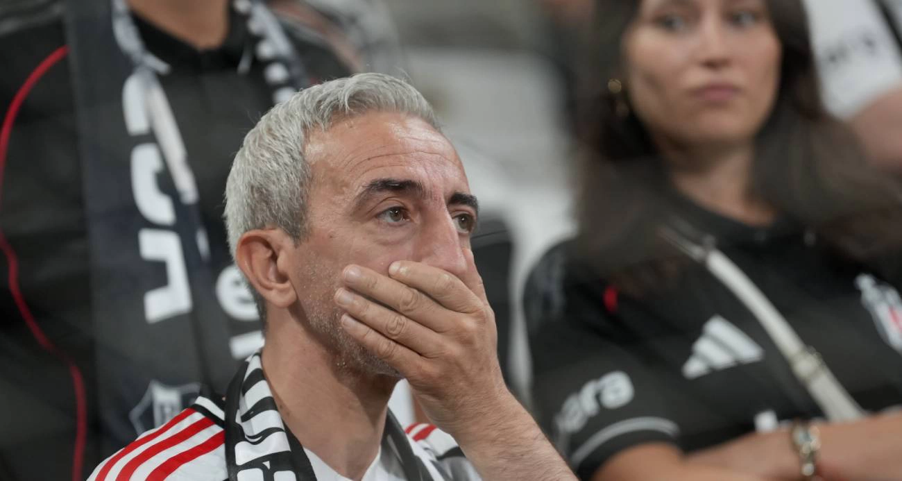 Dolmabahçe’de taraftarlardan protesto