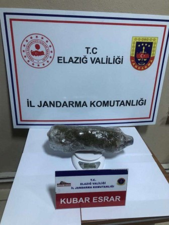 Elazığ’da pet şişe içerisine zulalanmış esrar ele geçirildi