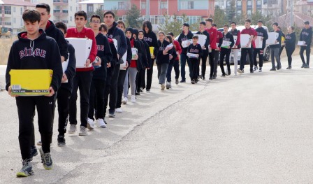  Erzurumlu öğrenciler, Adıyaman'daki öğrencilere bir minibüs dolusu kitap gönderdi
