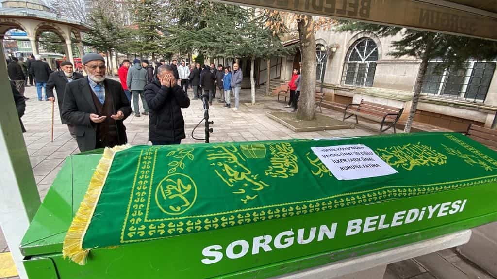 Eşini ve kızını öldürdükten sonra intihar eden polis ile eşinin cenazesi Yozgat’ta toprağa verildi