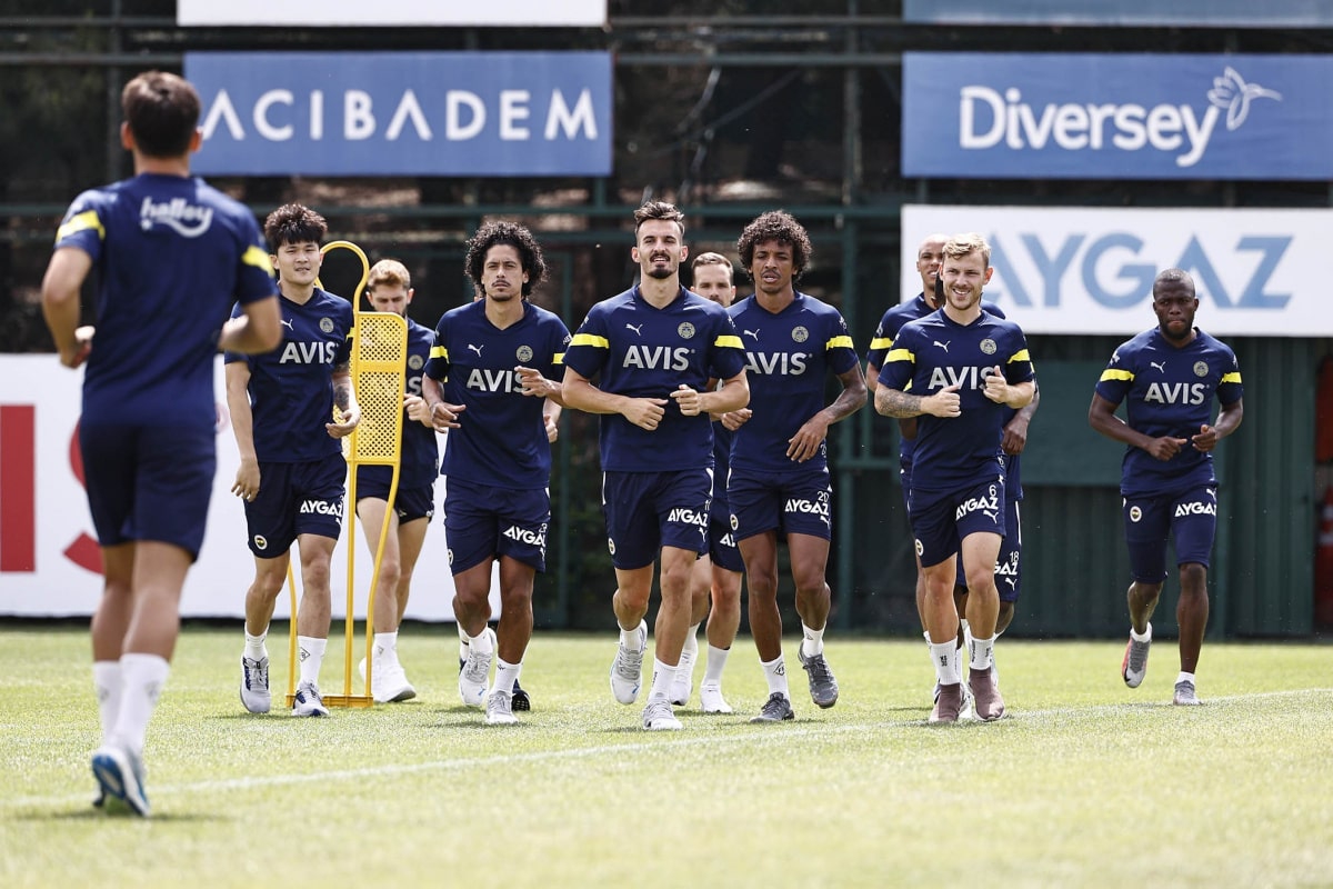 Fenerbahçe'de yeni sezon hazırlıkları sürüyor