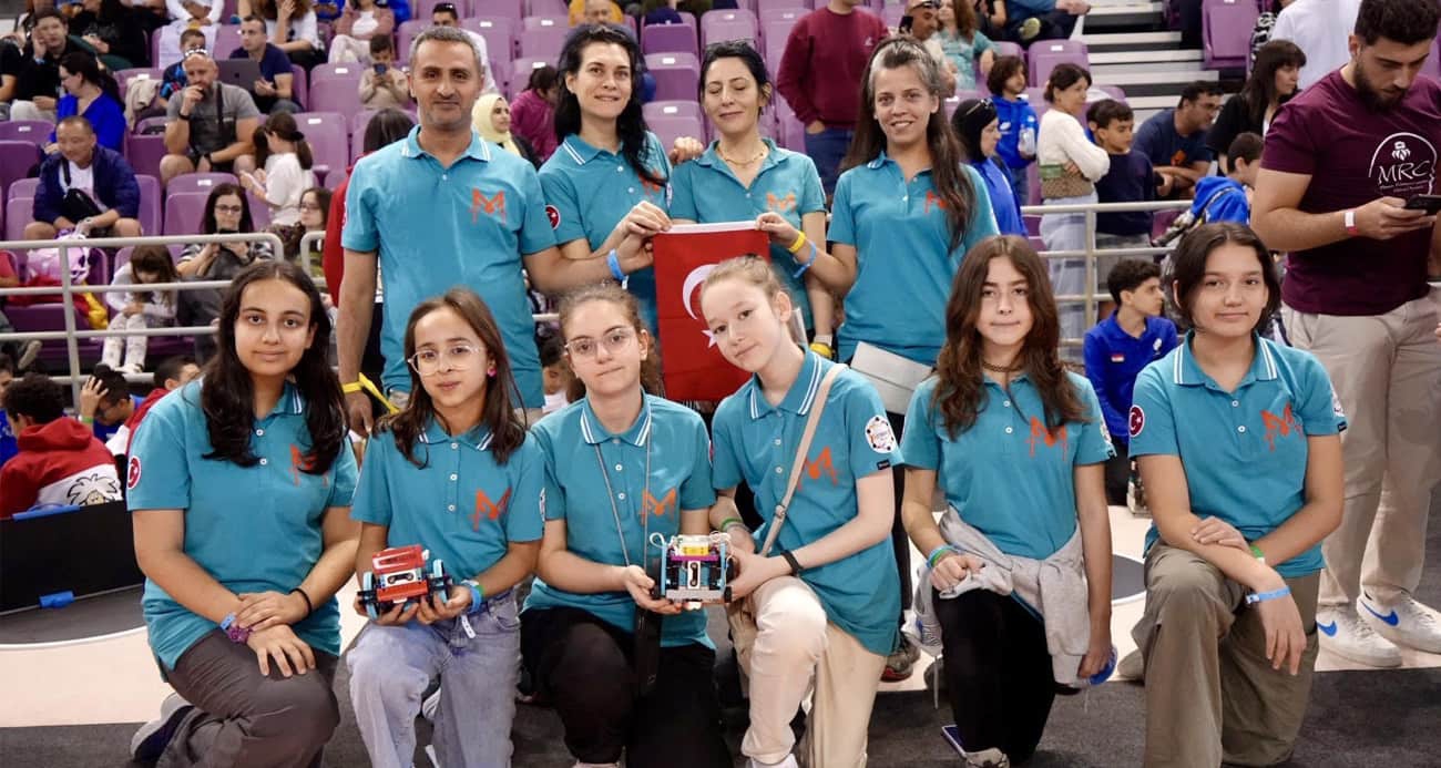 Gaziosmanpaşa BİLSEM öğrencileri Uluslararası Robot Olimpiyatları yarışmasında dünya birincisi oldu