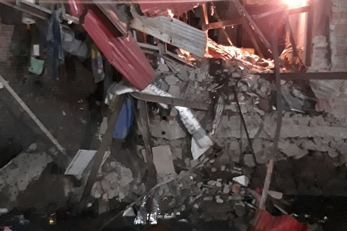 Hindistan'da bina çöktü: 1 ölü, 16 yaralı