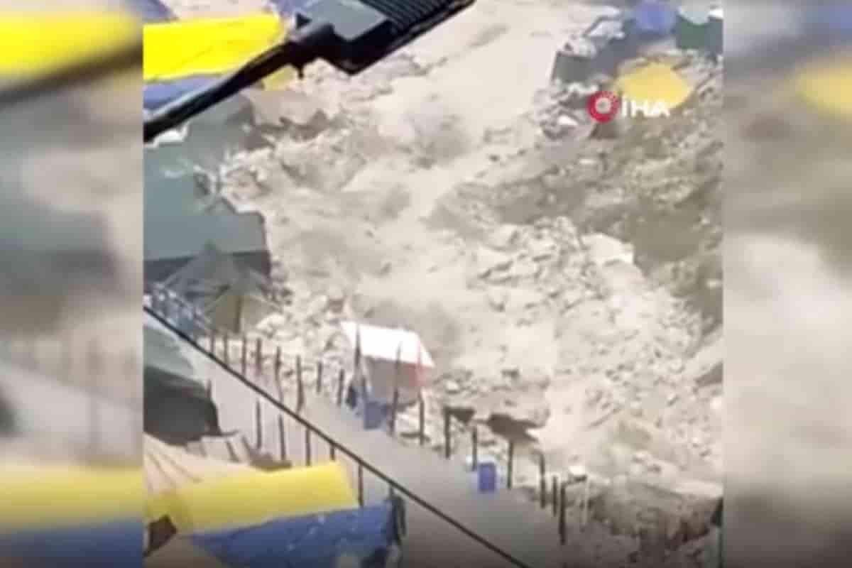 Hindistan'ı sel vurdu: 15 ölü, 50 kayıp