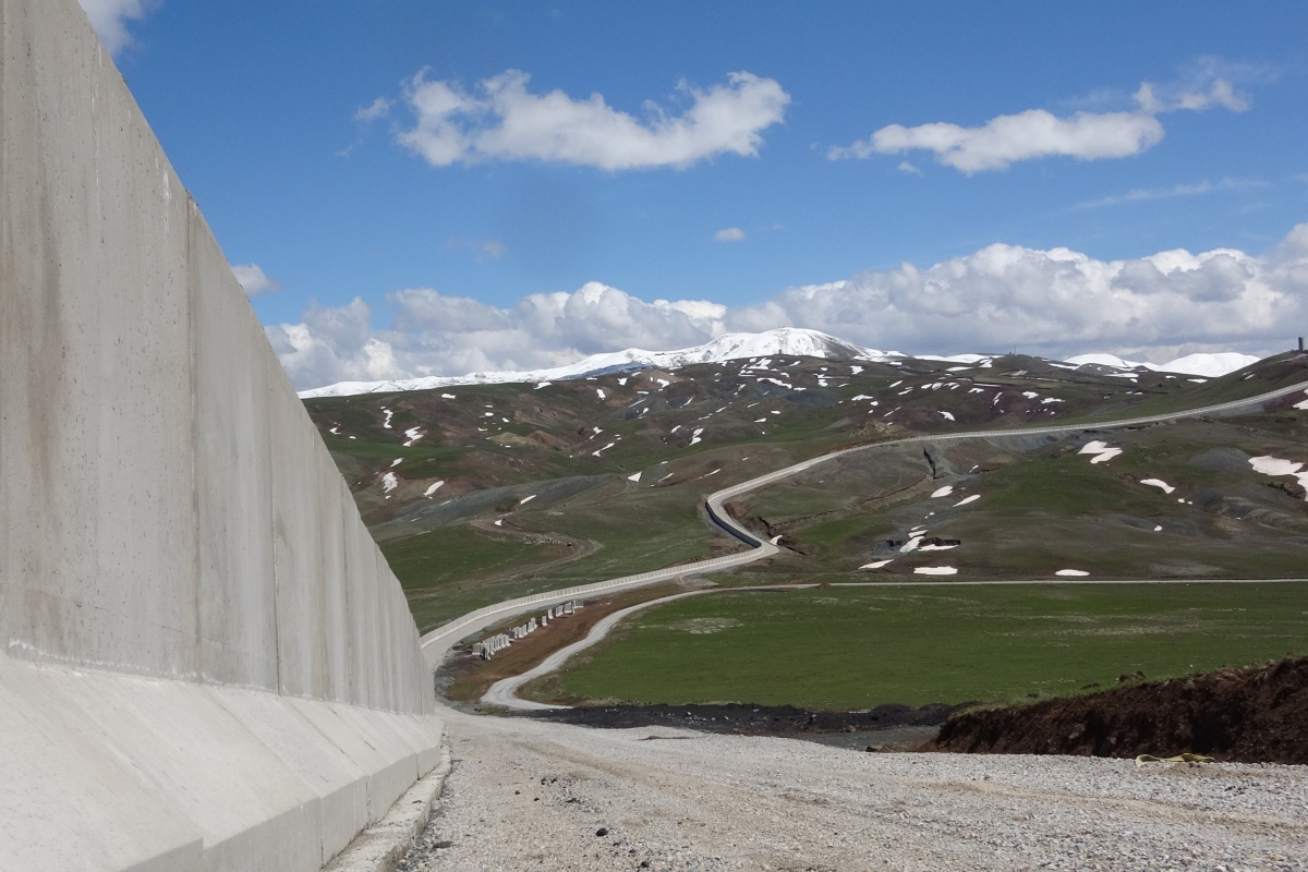 İran sınırına duvar örme çalışmaları başladı