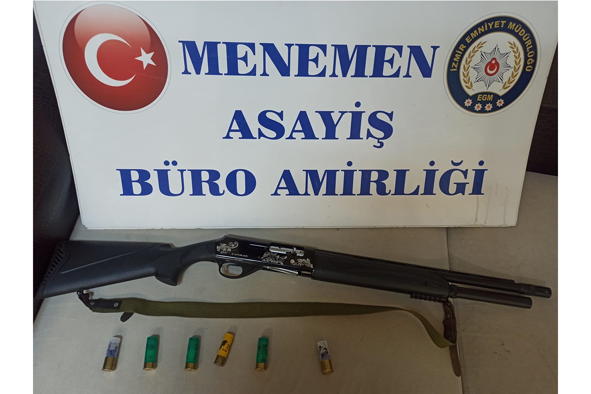 İzmir'de iki ayrı adrese kaçak tütün operasyonu: 3 gözaltı