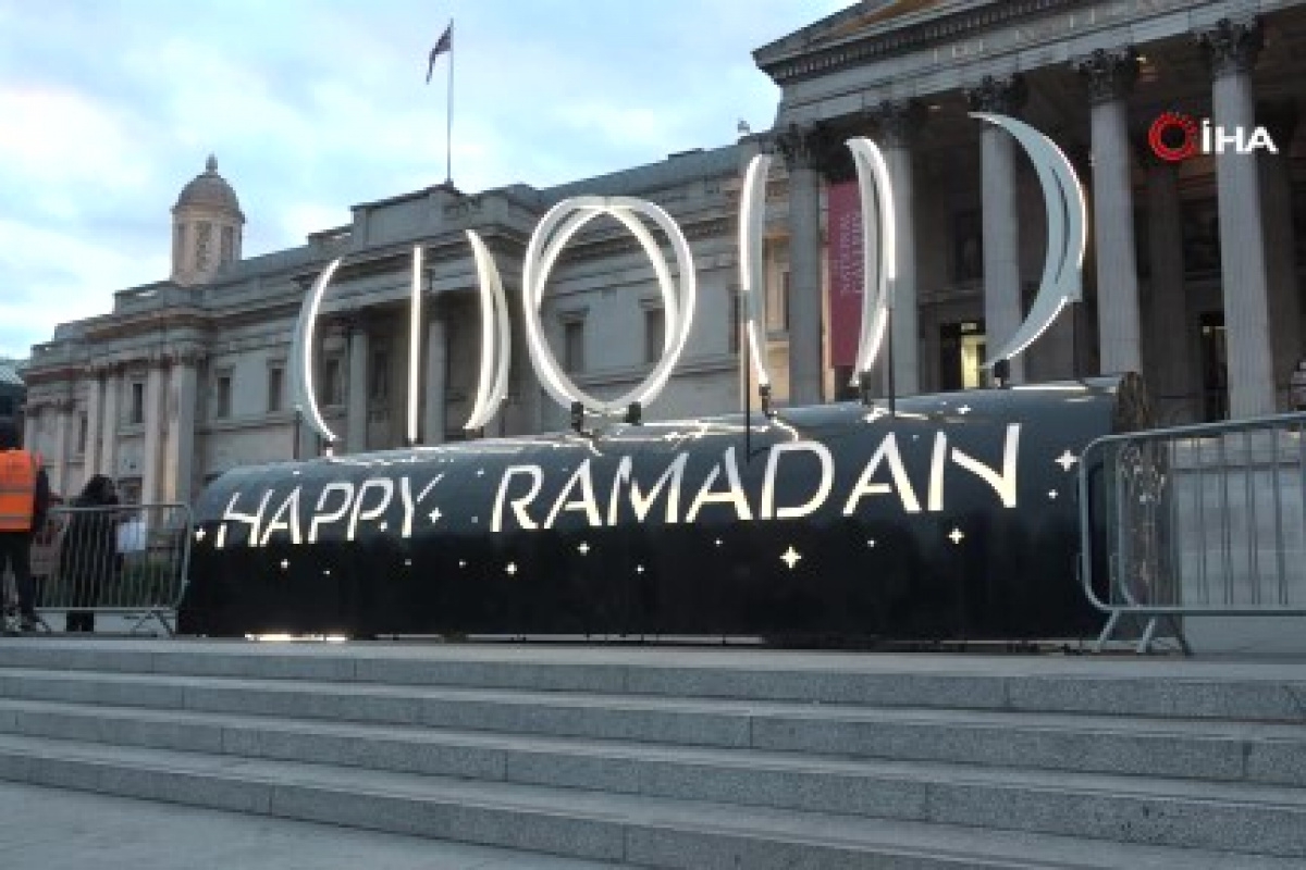 Londra'nın merkezinde iftar yemeği