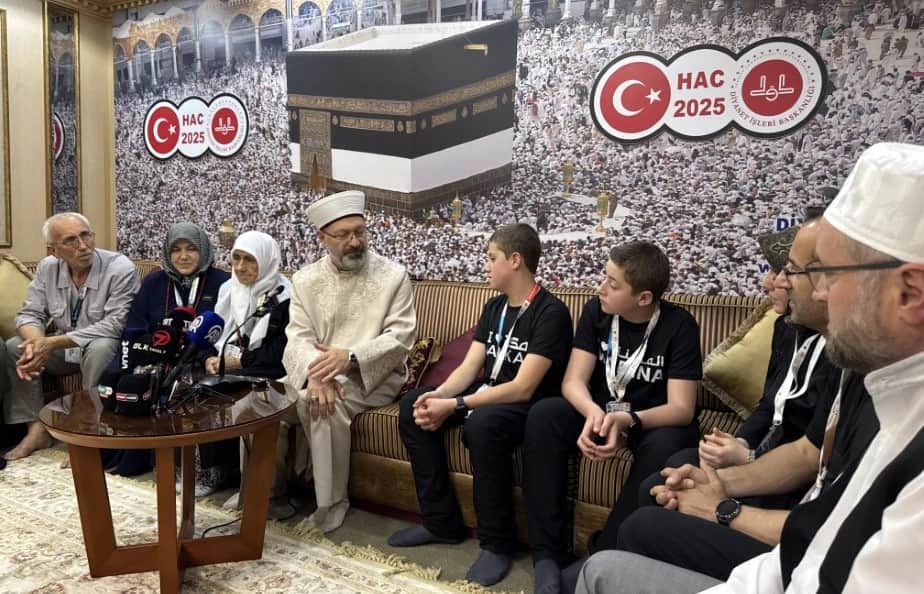 Mekke’de anlamlı buluşma