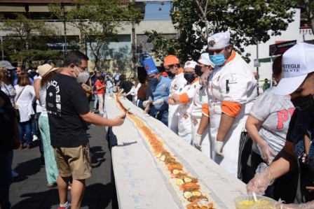 Meksika'da 70,4 metre uzunluğundaki 'tako' ile dünya rekoru kırıldı