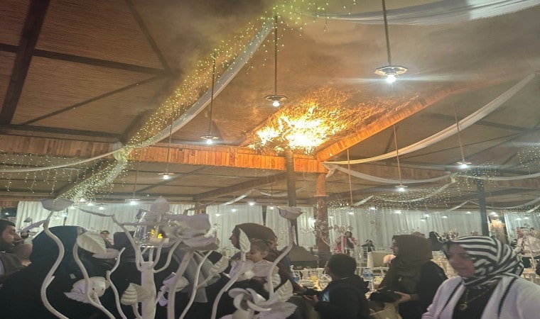 Mersin’de düğün töreninde salonda yangın çıktı