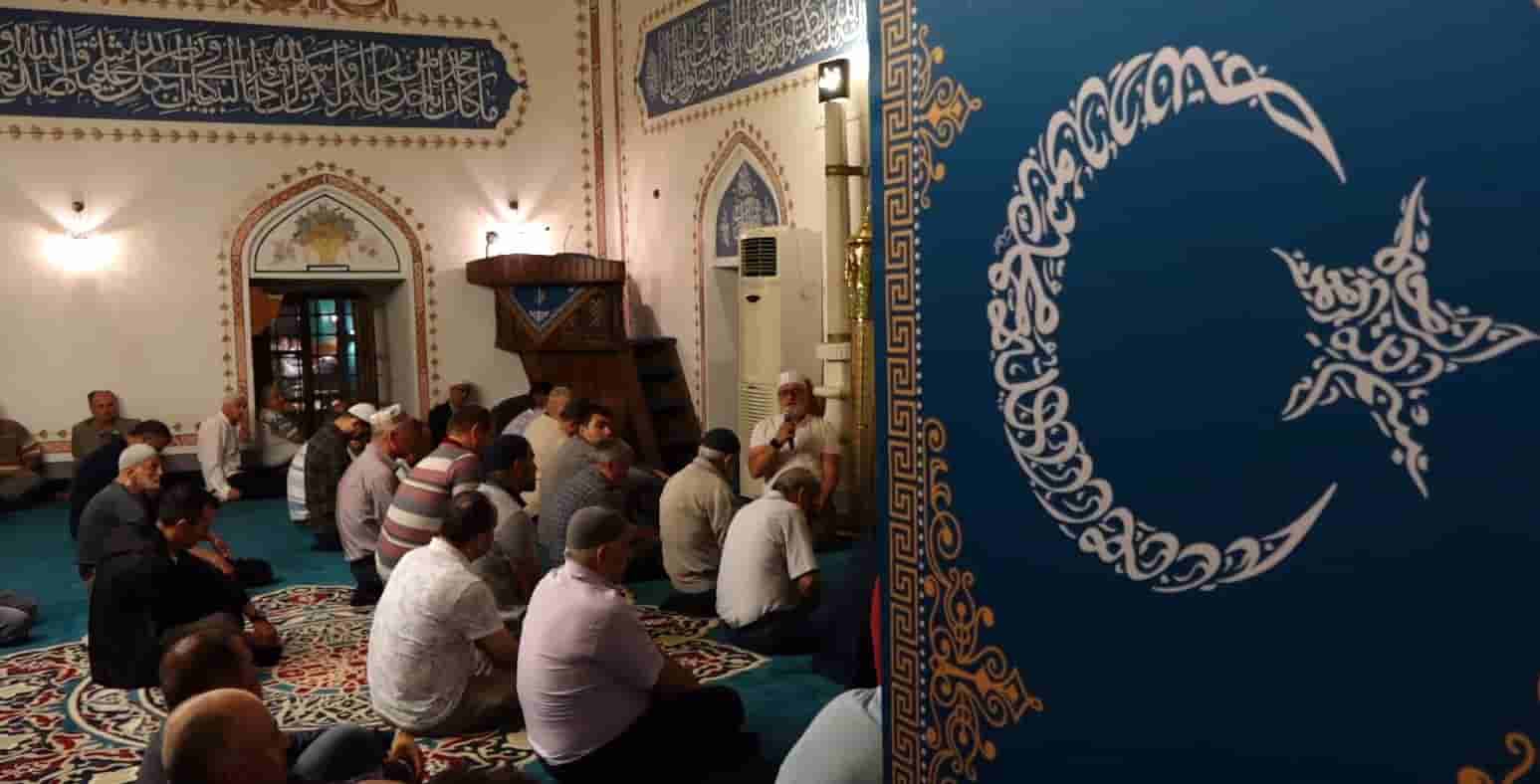 Mevlit Kandili’nde eller semaya açıldı