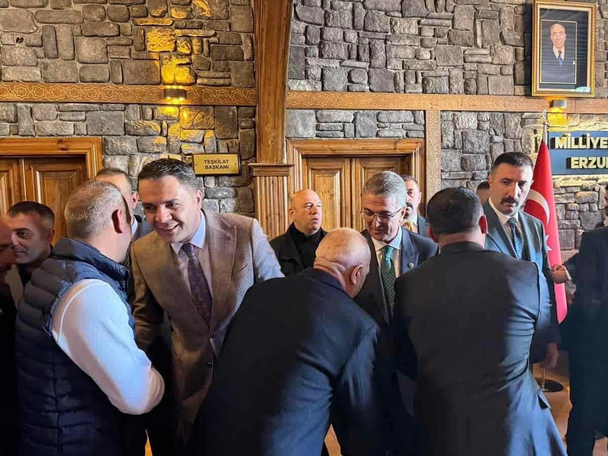 MHP’de bayramlaşma programına yoğun ilgi