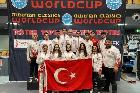 Milli kick boksçu Efe Aydın, Avusturya'da dünya ikincisi oldu