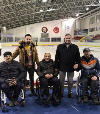 Milli takım seçmelerine hazırlanan sporculara moral ziyareti