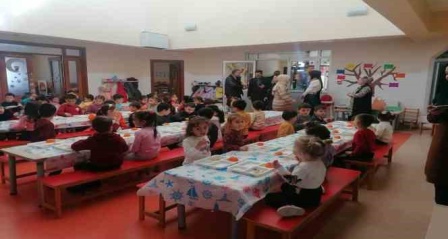 Öğrencilere ücretsiz yemek hizmeti