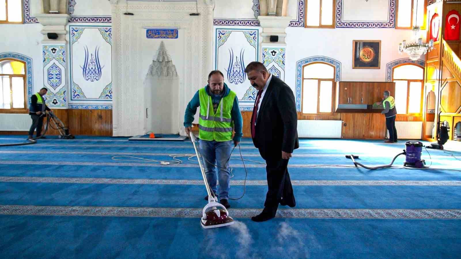 Palandöken’de camiler Ramazan ayına hazır