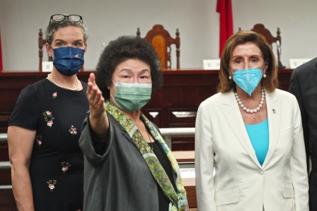Pelosi, Tayvan'dan ayrıldı