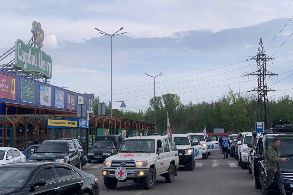 Rus kuşatması altındaki Azovstal fabrikasından tahliye edilen siviller Zaporijya'ya ulaştı