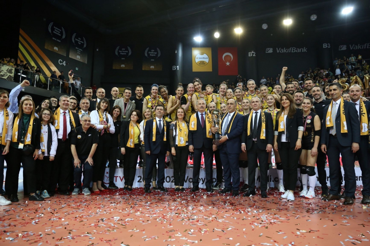 Şampiyon VakıfBank kupasını aldı