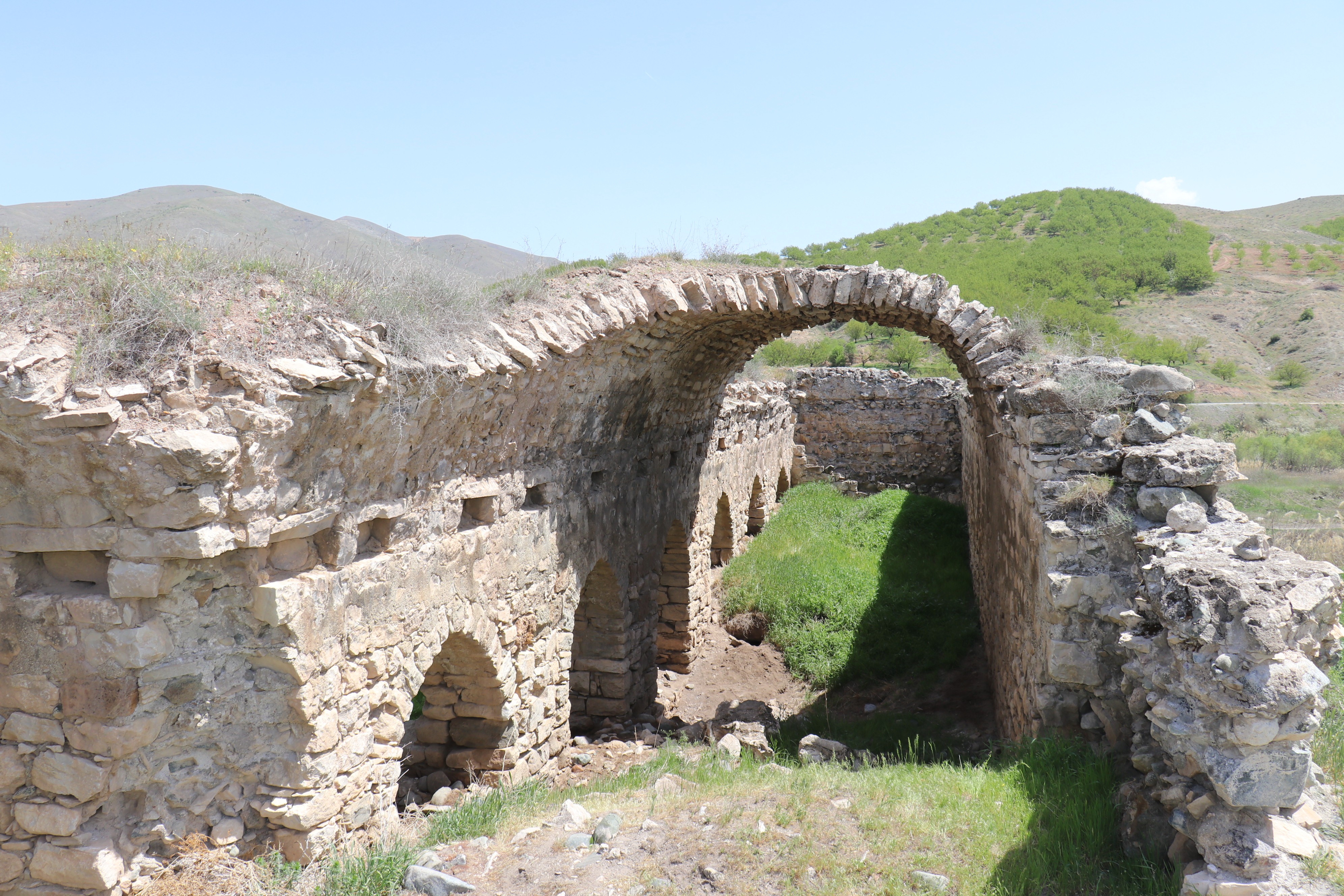 Selçukluların en şaşalı dönemine ait han 800 yıldır zamana direniyor