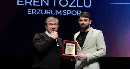 Spor Toto 1. Lig'de yılın santraforu Eren Tozlu oldu