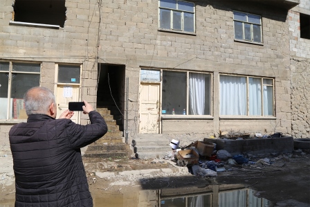 Sular altında kalacak olan ilçede son esnaflar da dükkanlarını bir daha açmamak üzere kapattı