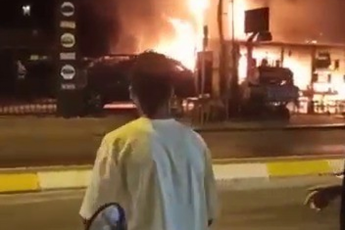 Sultanbeyli'de restoranda patlama, patlayan restoran alev alev yandı