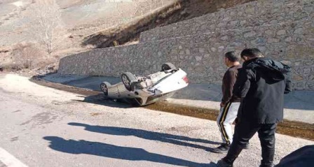 Takla atan otomobilden burnu bile kanamadan kurtuldu