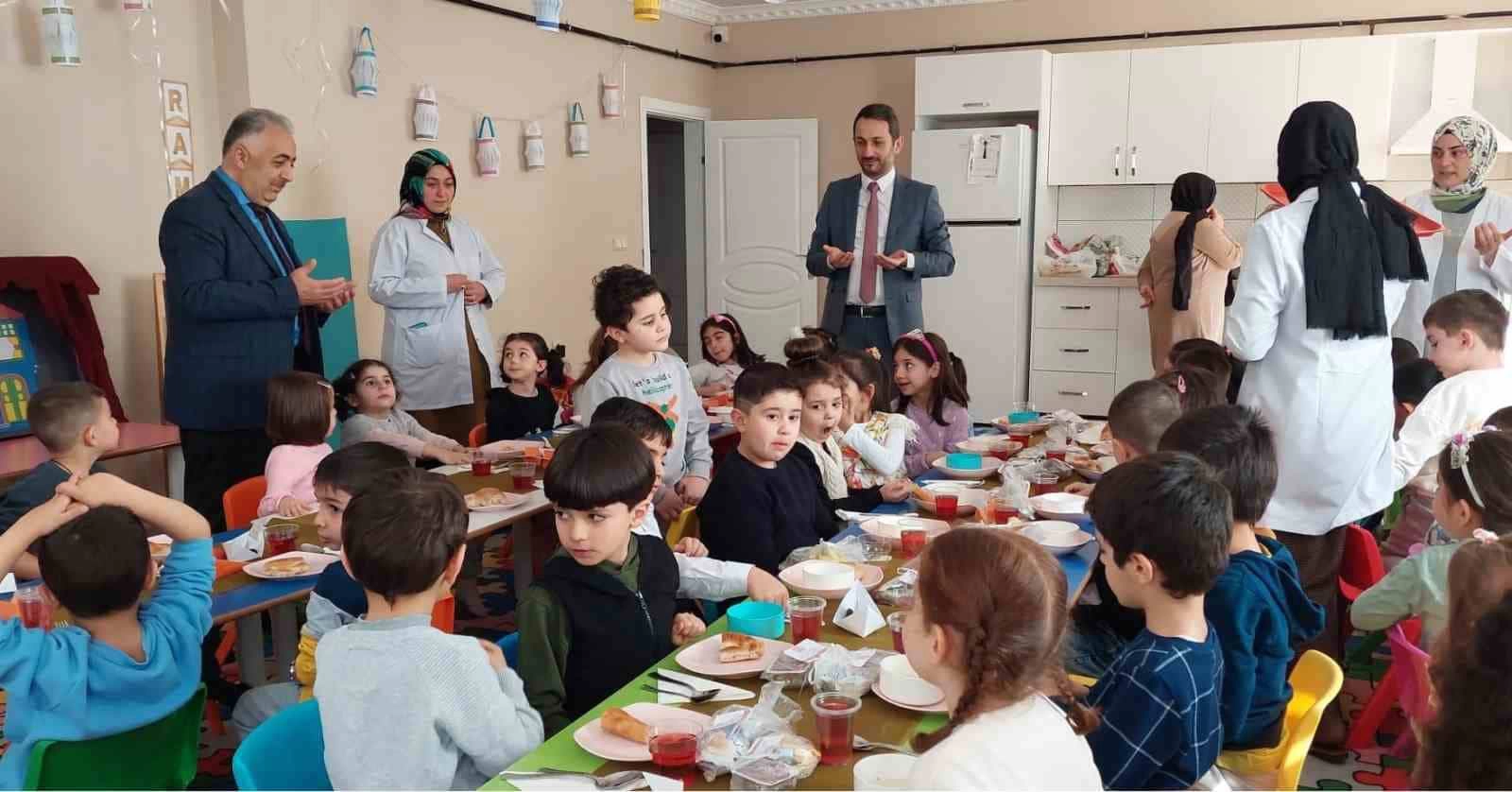 Tekne oruçlarını öğle ezanıyla açtılar
