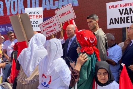 Terörle mücadele eden ailelerin evlat nöbeti 4'üncü yılında