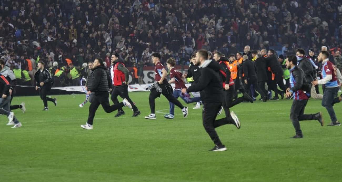 Trabzonspor - Fenerbahçe maçında yaşanan olaylarla ilgili 12 kişi gözaltına alındı