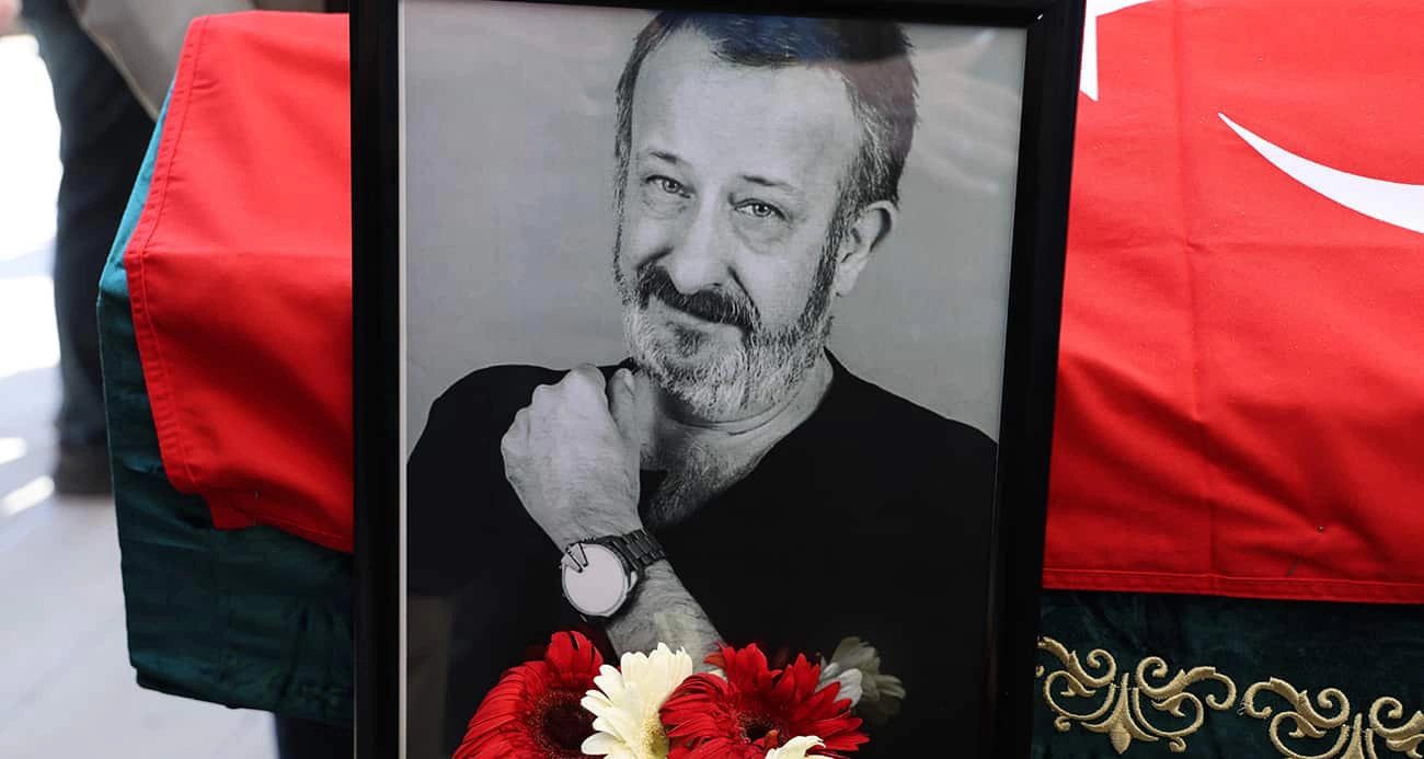 Usta sanatçı Naşit Özcan, son yolculuğuna uğurlandı
