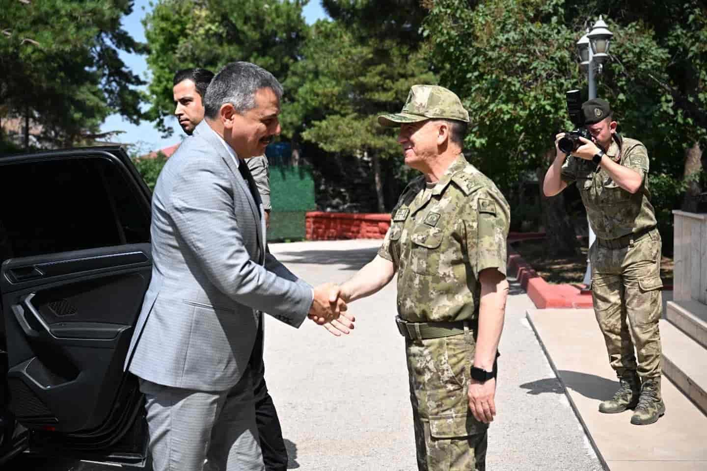 Vali Çiftçi’den Altuğ Paşa’ya tebrik
